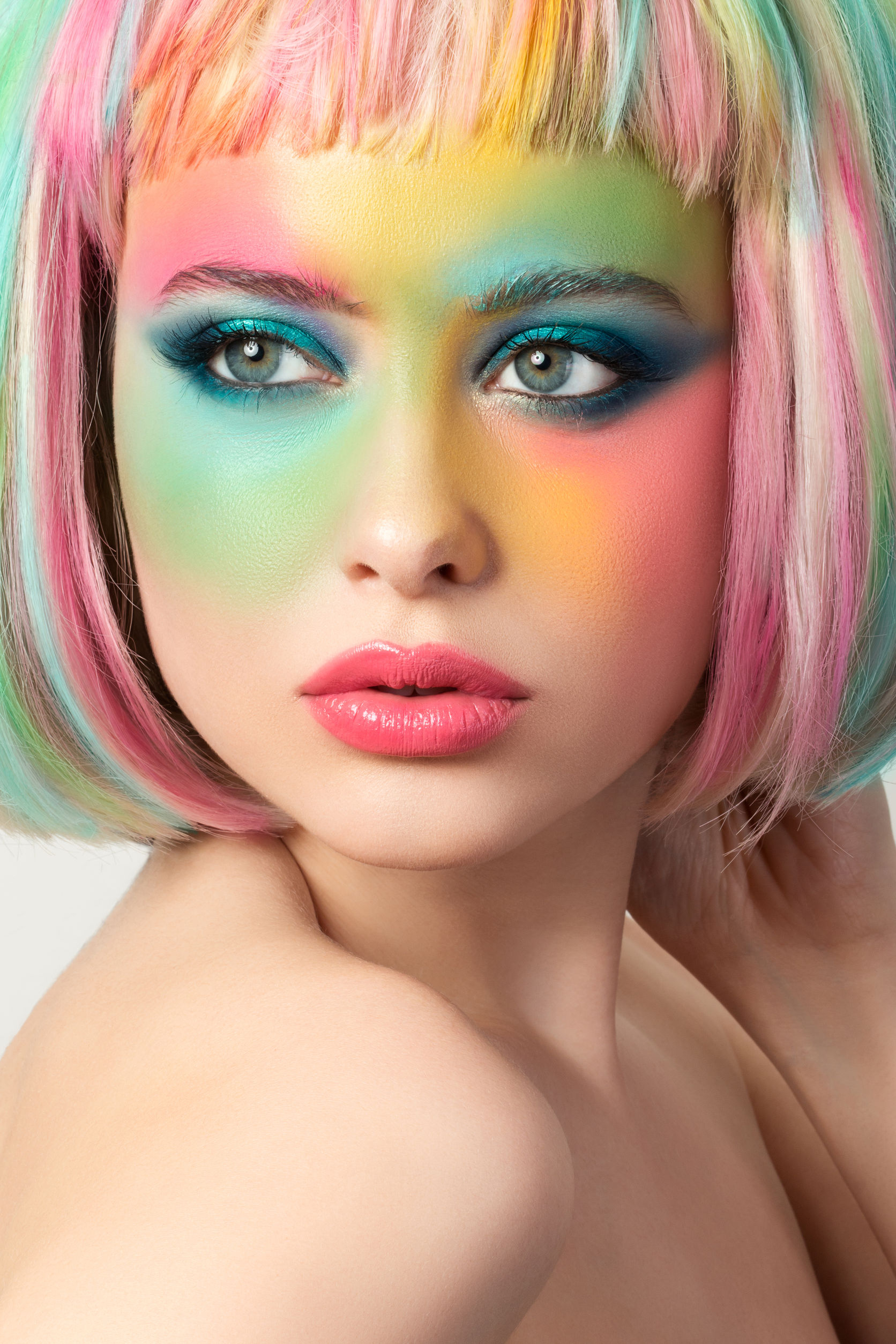 Chica maquillada colorida